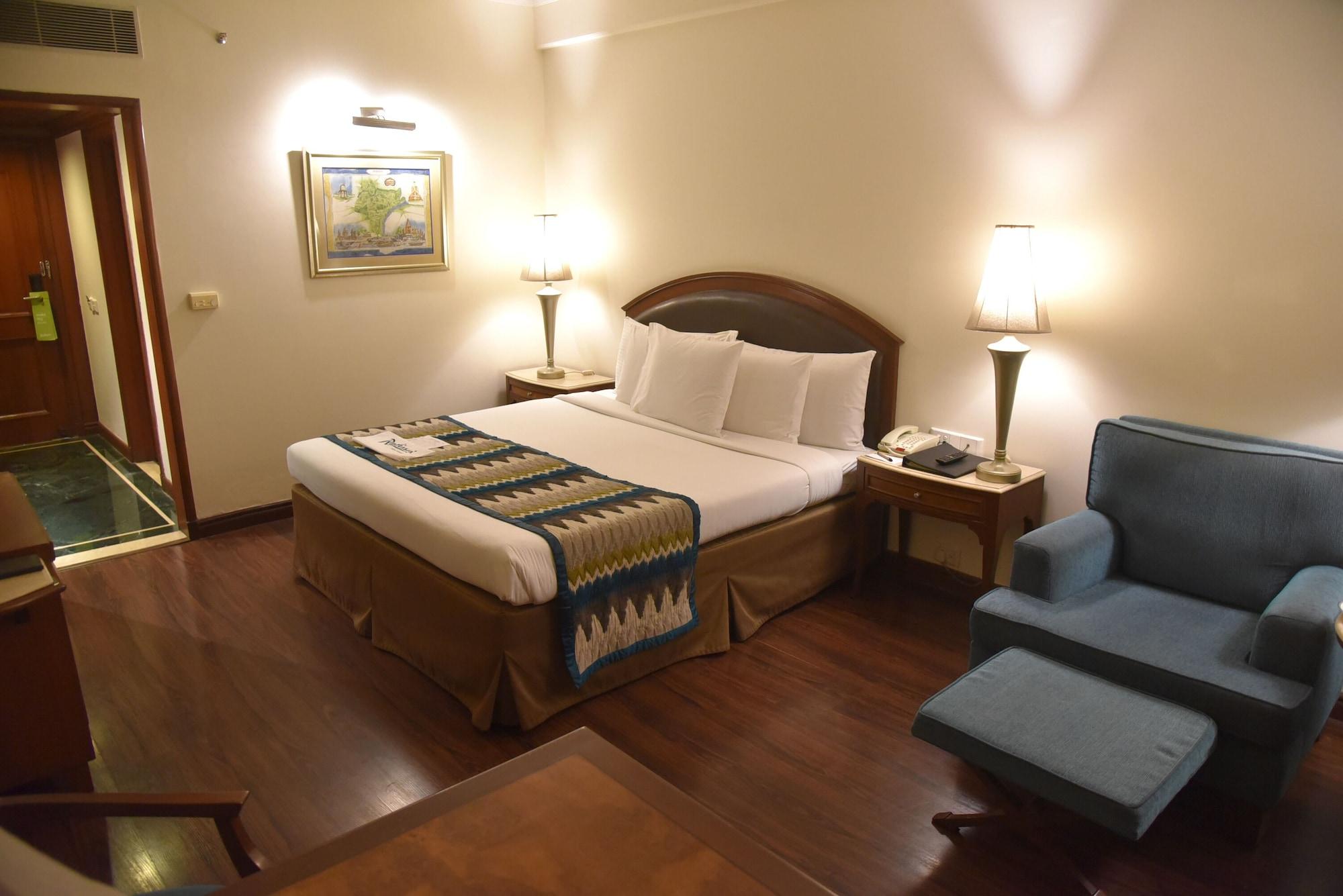 Radisson Hotel Bénarès Extérieur photo