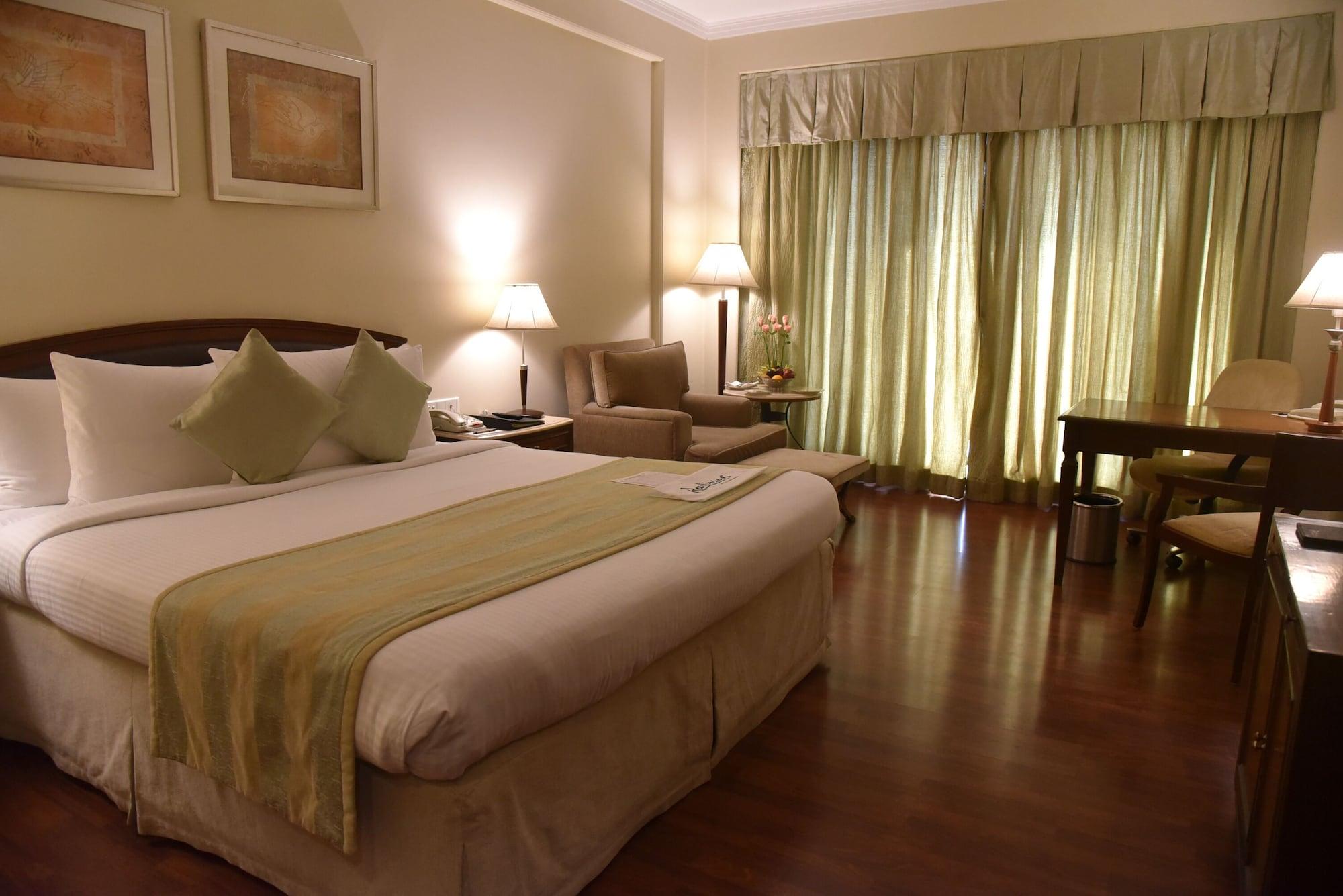 Radisson Hotel Bénarès Extérieur photo