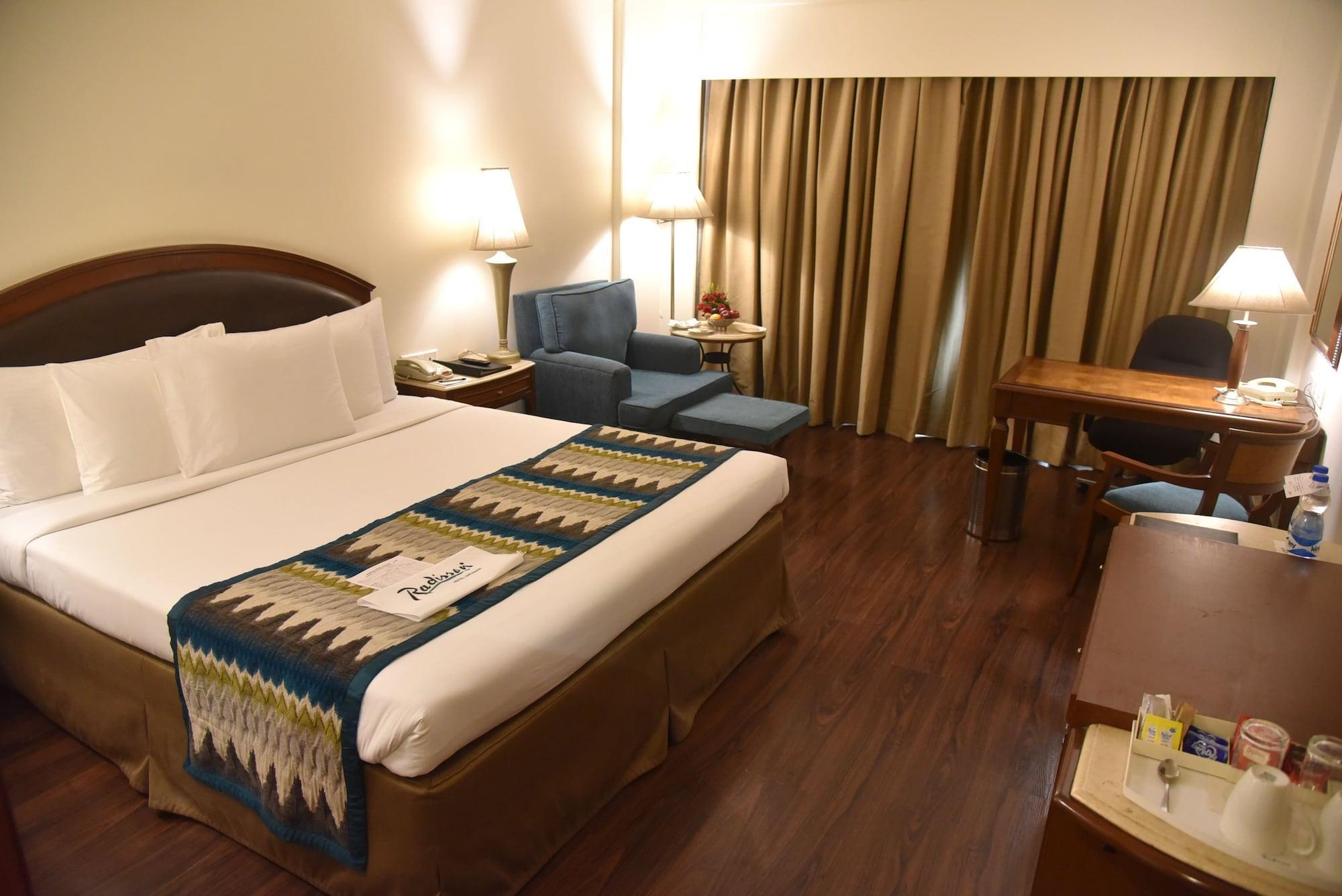 Radisson Hotel Bénarès Extérieur photo