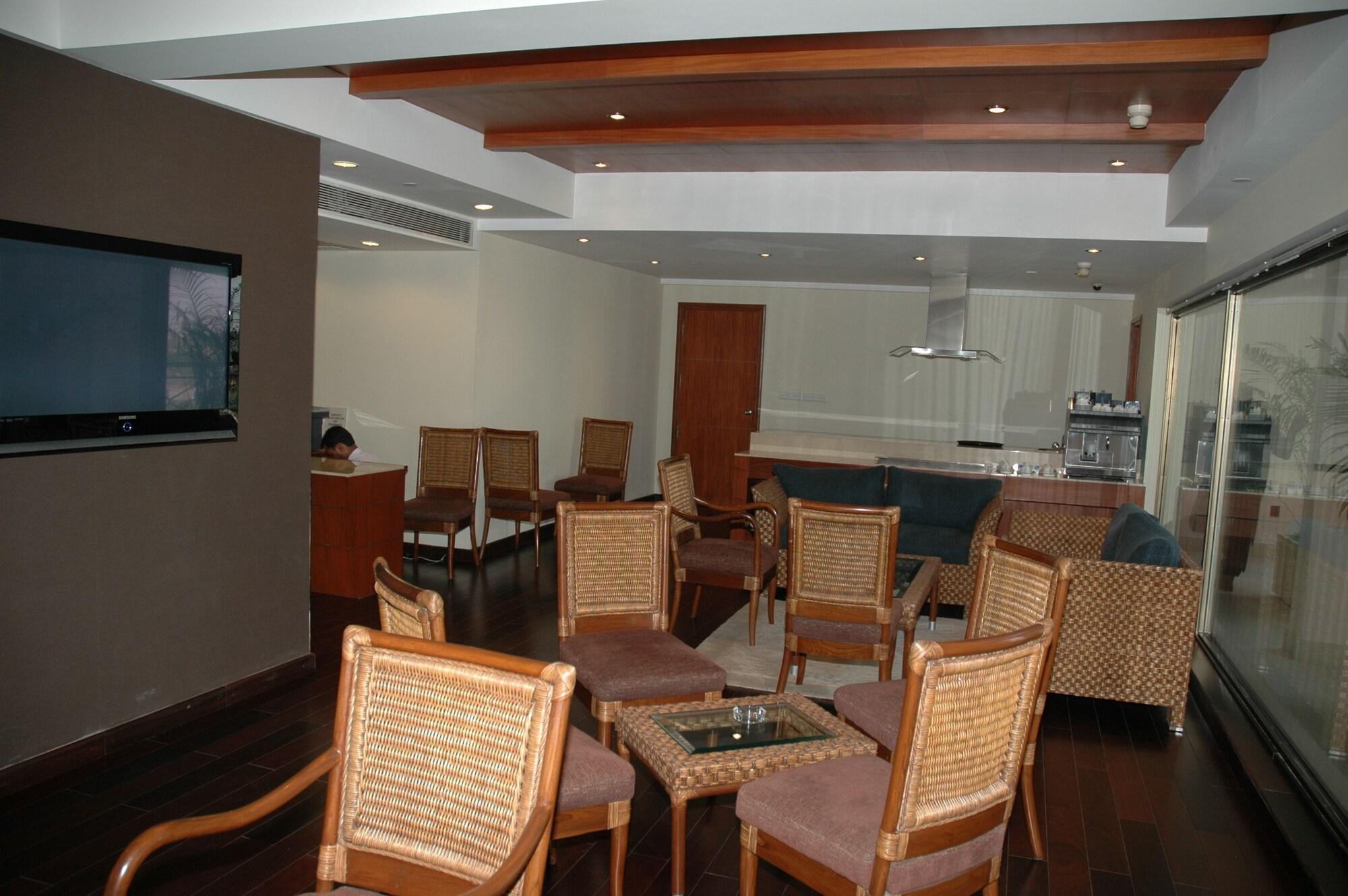 Radisson Hotel Bénarès Extérieur photo