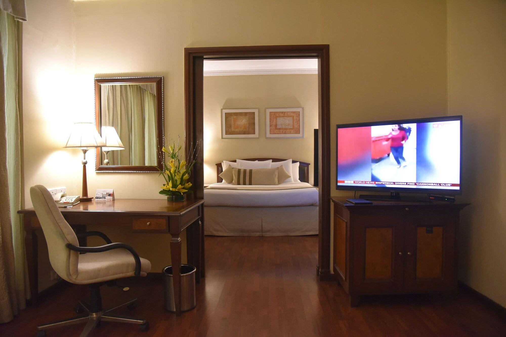 Radisson Hotel Bénarès Extérieur photo
