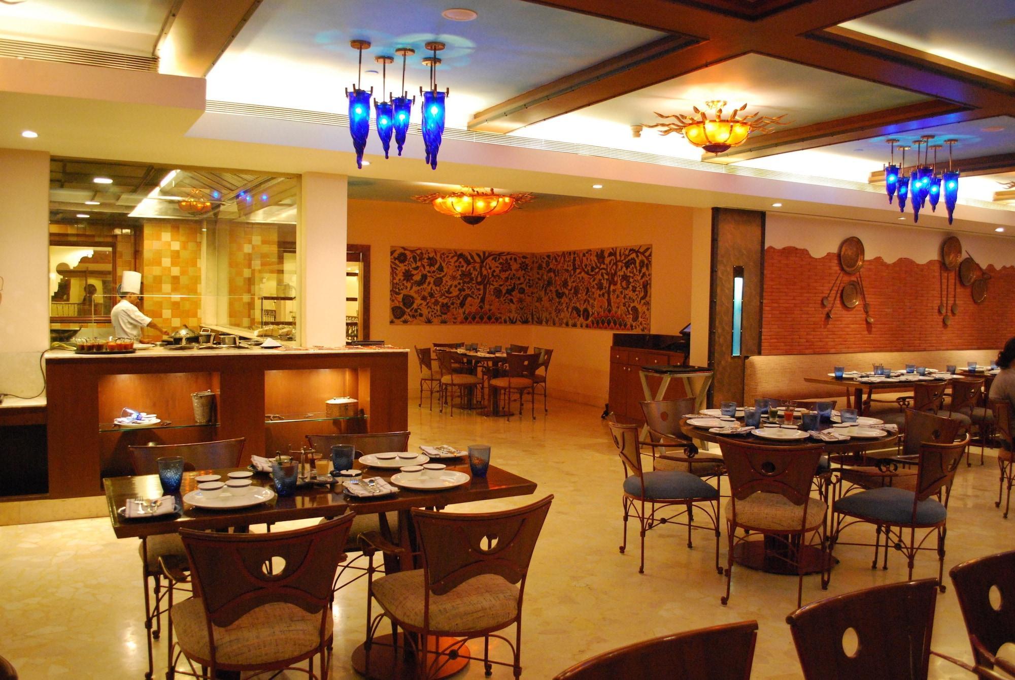 Radisson Hotel Bénarès Extérieur photo
