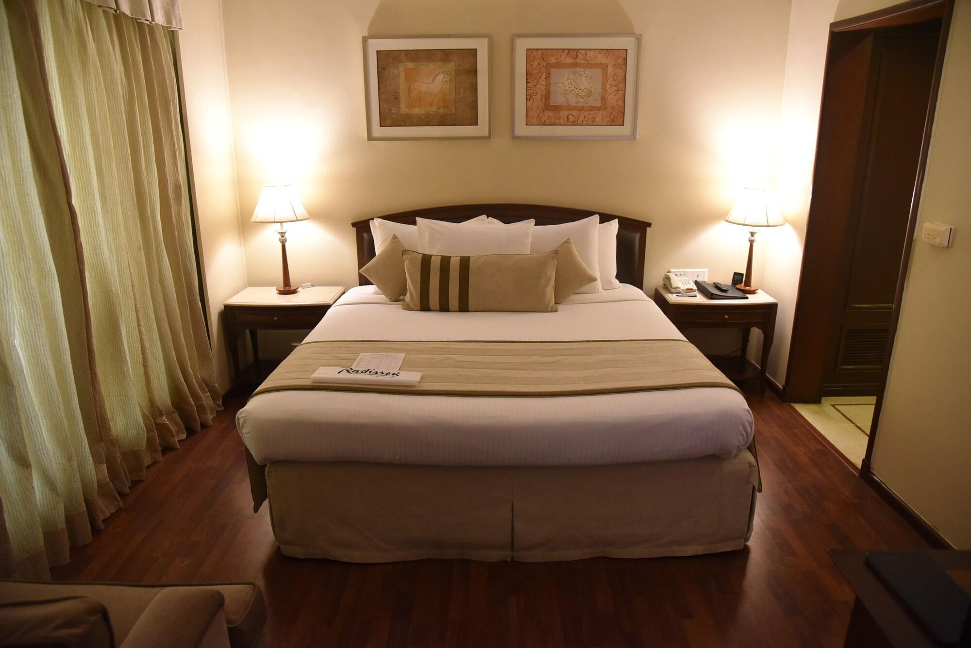 Radisson Hotel Bénarès Extérieur photo