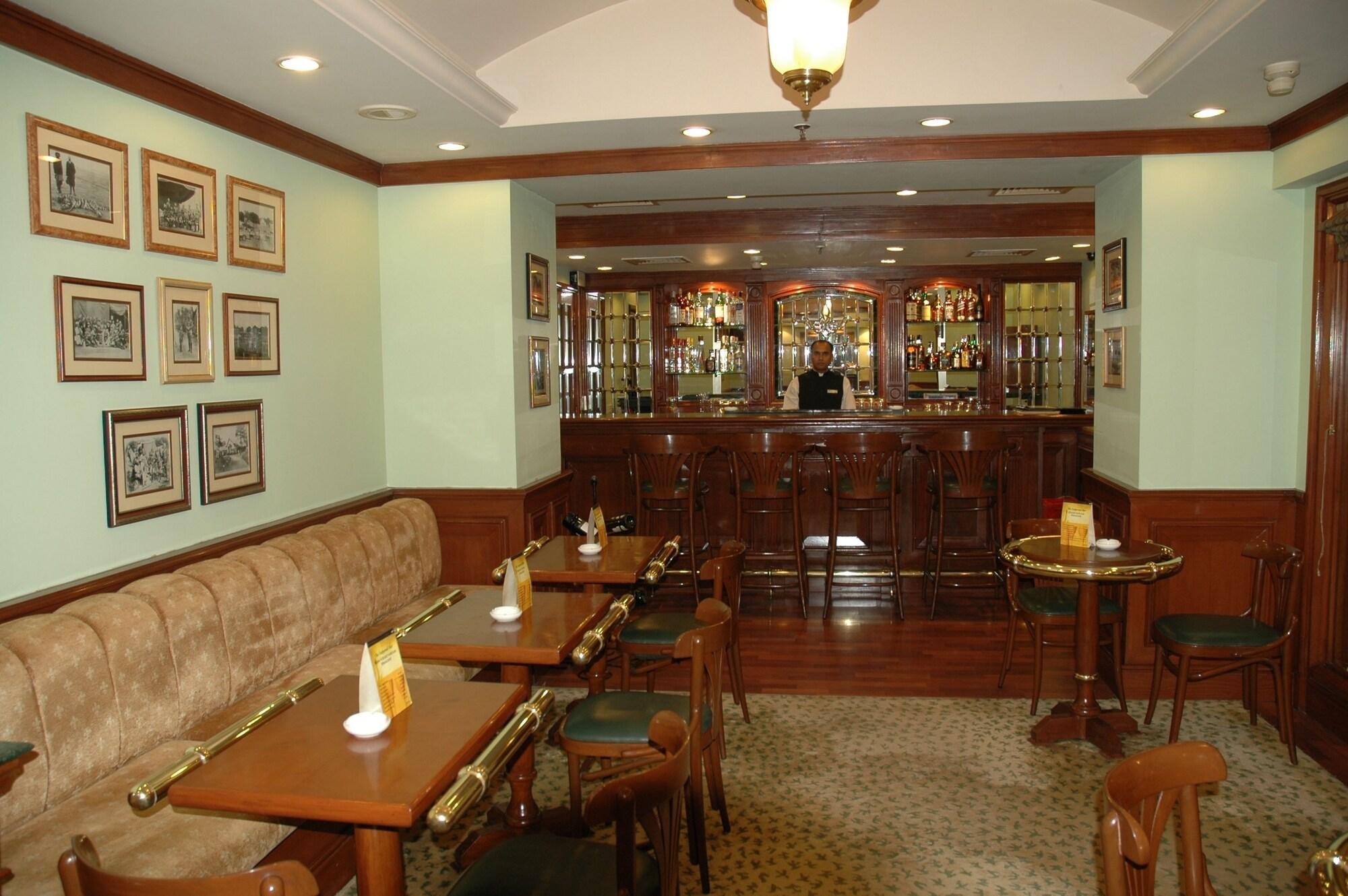 Radisson Hotel Bénarès Extérieur photo
