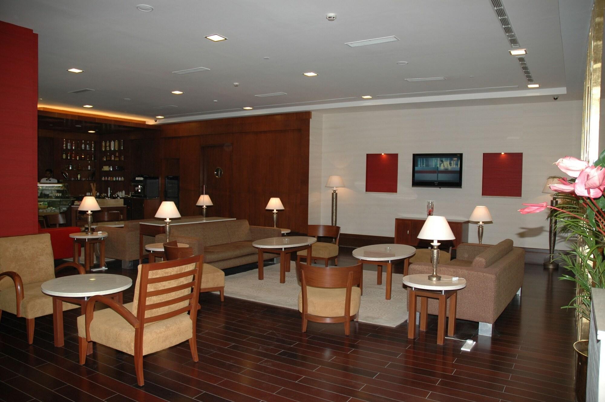 Radisson Hotel Bénarès Extérieur photo