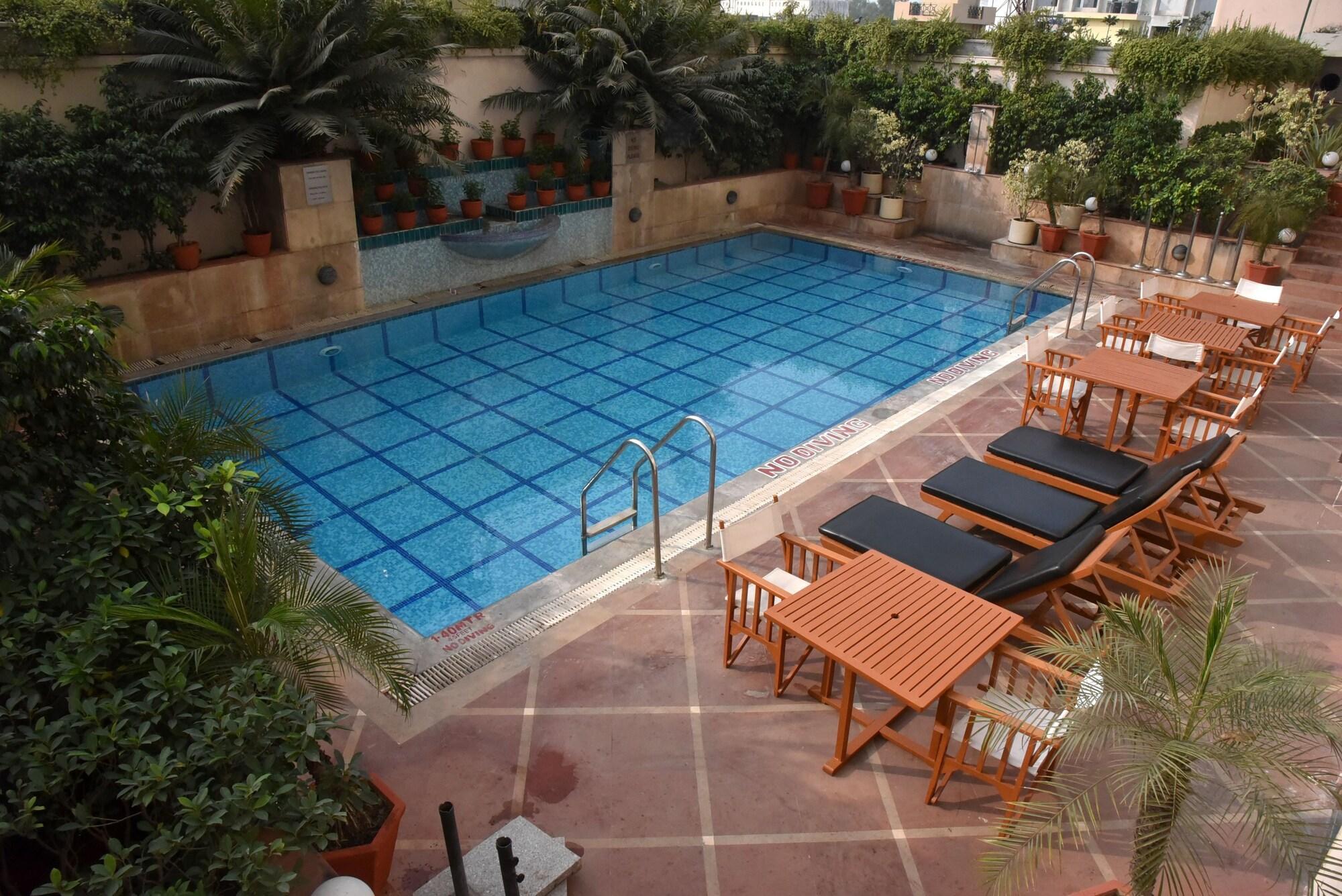 Radisson Hotel Bénarès Extérieur photo