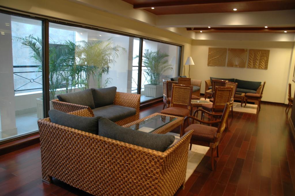 Radisson Hotel Bénarès Extérieur photo