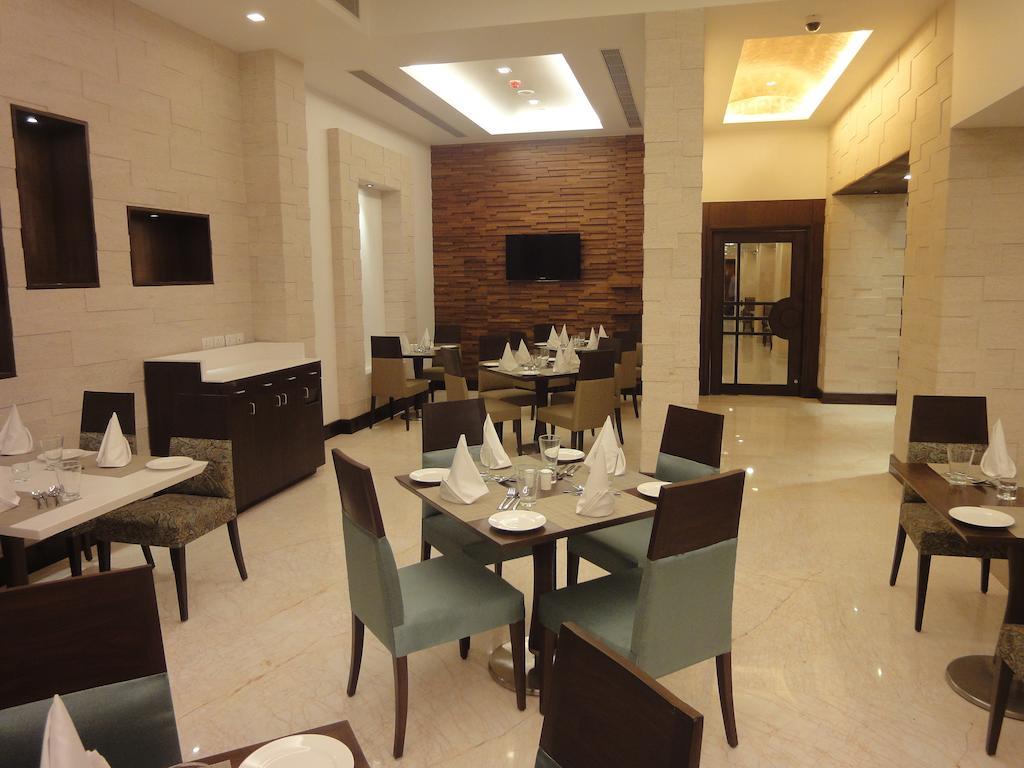 Radisson Hotel Bénarès Extérieur photo