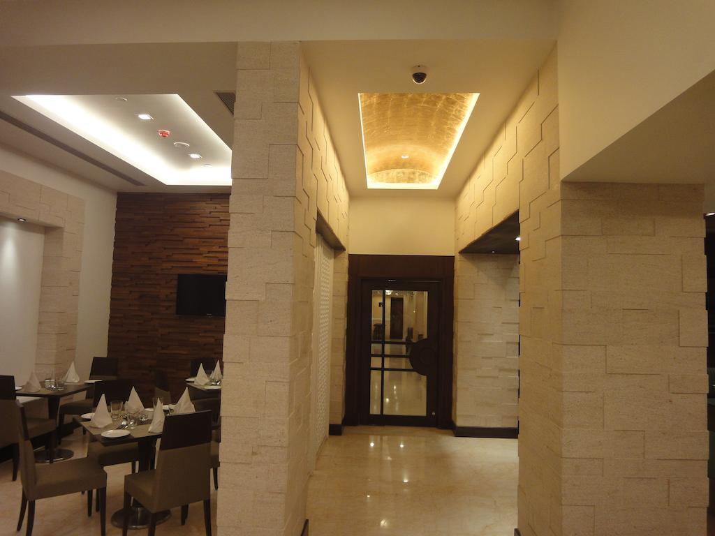 Radisson Hotel Bénarès Extérieur photo