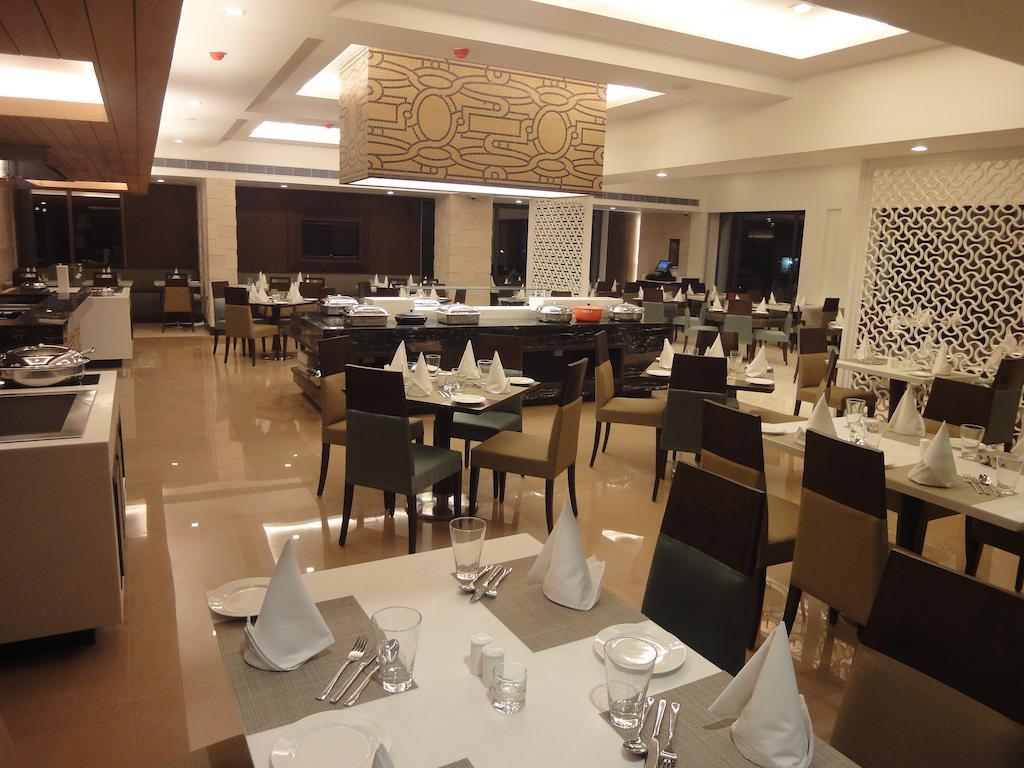 Radisson Hotel Bénarès Extérieur photo