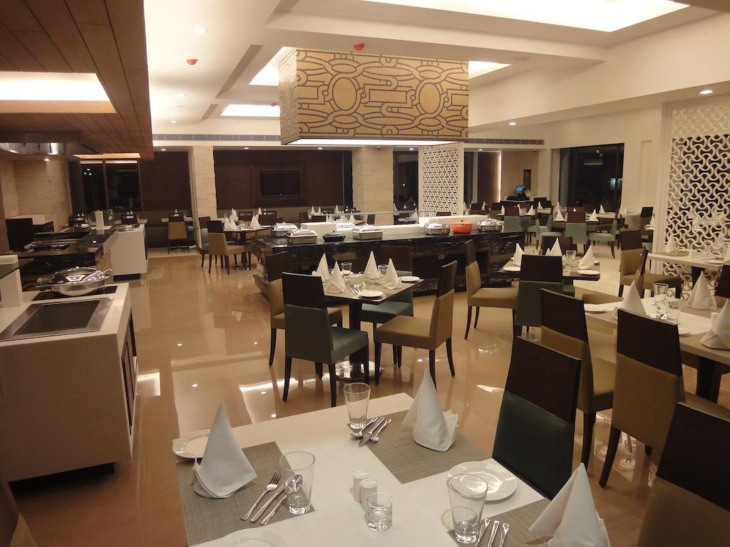 Radisson Hotel Bénarès Extérieur photo