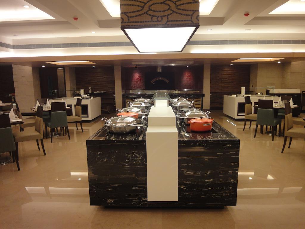 Radisson Hotel Bénarès Extérieur photo