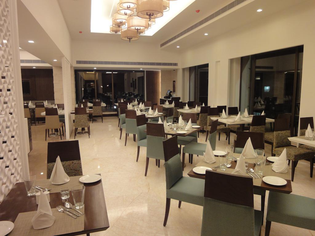 Radisson Hotel Bénarès Extérieur photo