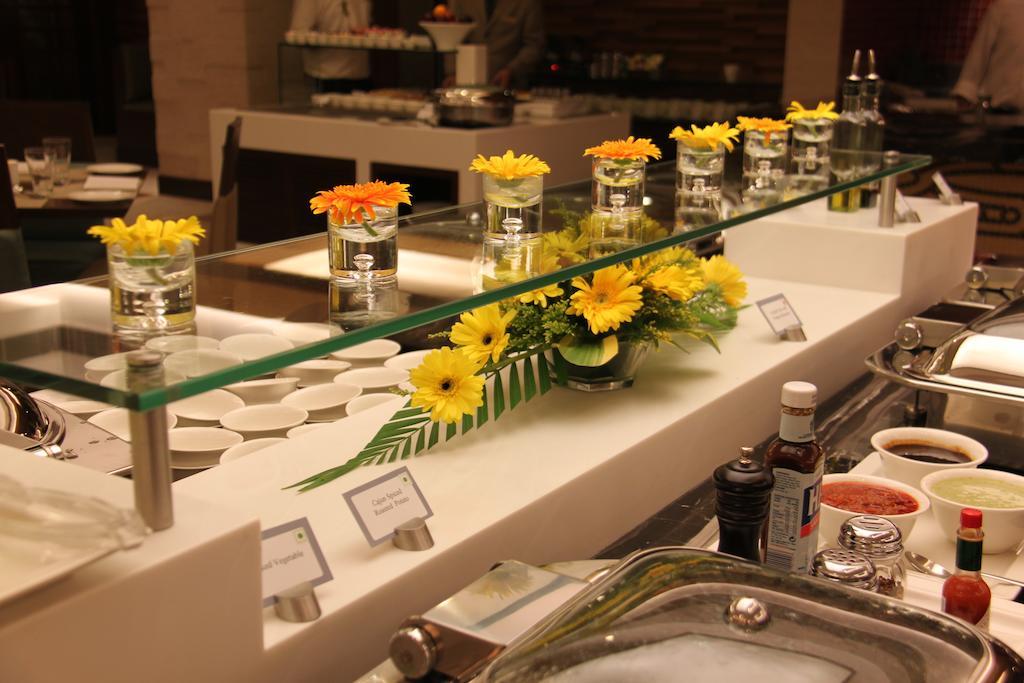 Radisson Hotel Bénarès Extérieur photo